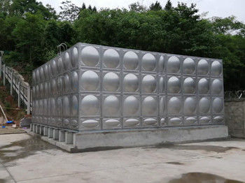 Serbatoio d'acqua in acciaio inossidabile da 120 tonnellate con acqua pulita e materiale di resine