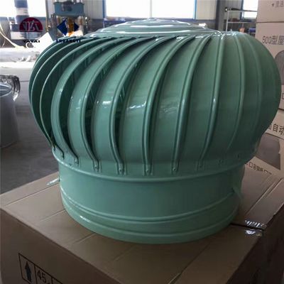 Ventilatore ad estrattoio industriale montato su un muro, fabbricato con corrente elettrica alternata