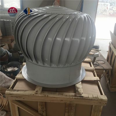 Ventilatore ad estrattoio industriale montato su un muro, fabbricato con corrente elettrica alternata